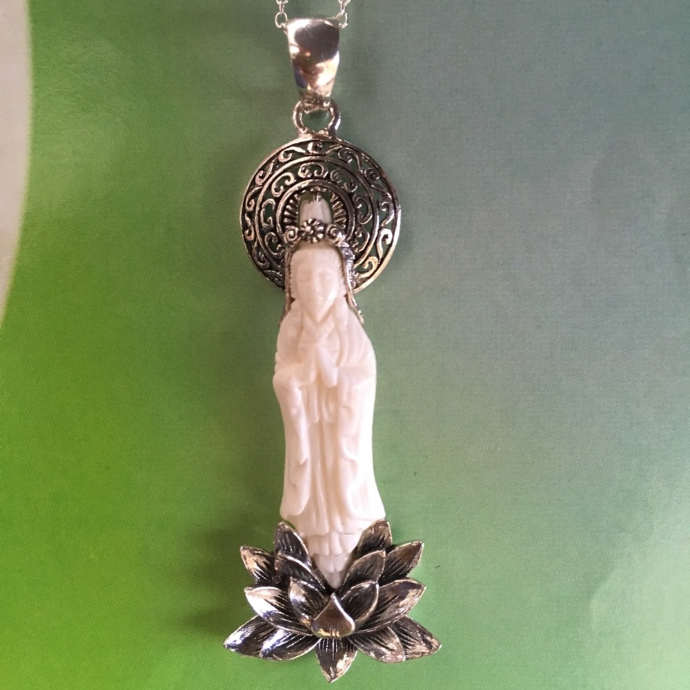 Exquisite Carved Buddha Pendant 📿